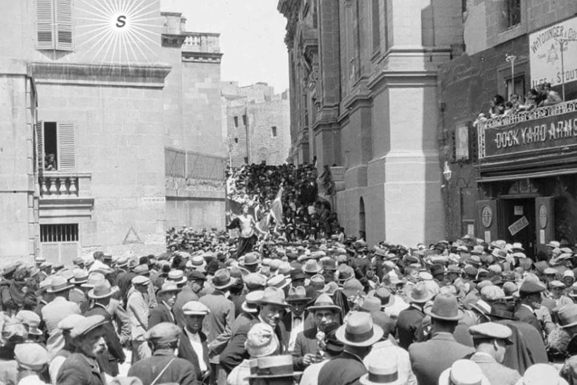 old photo of l irxoxt easter procession in birgu malta 