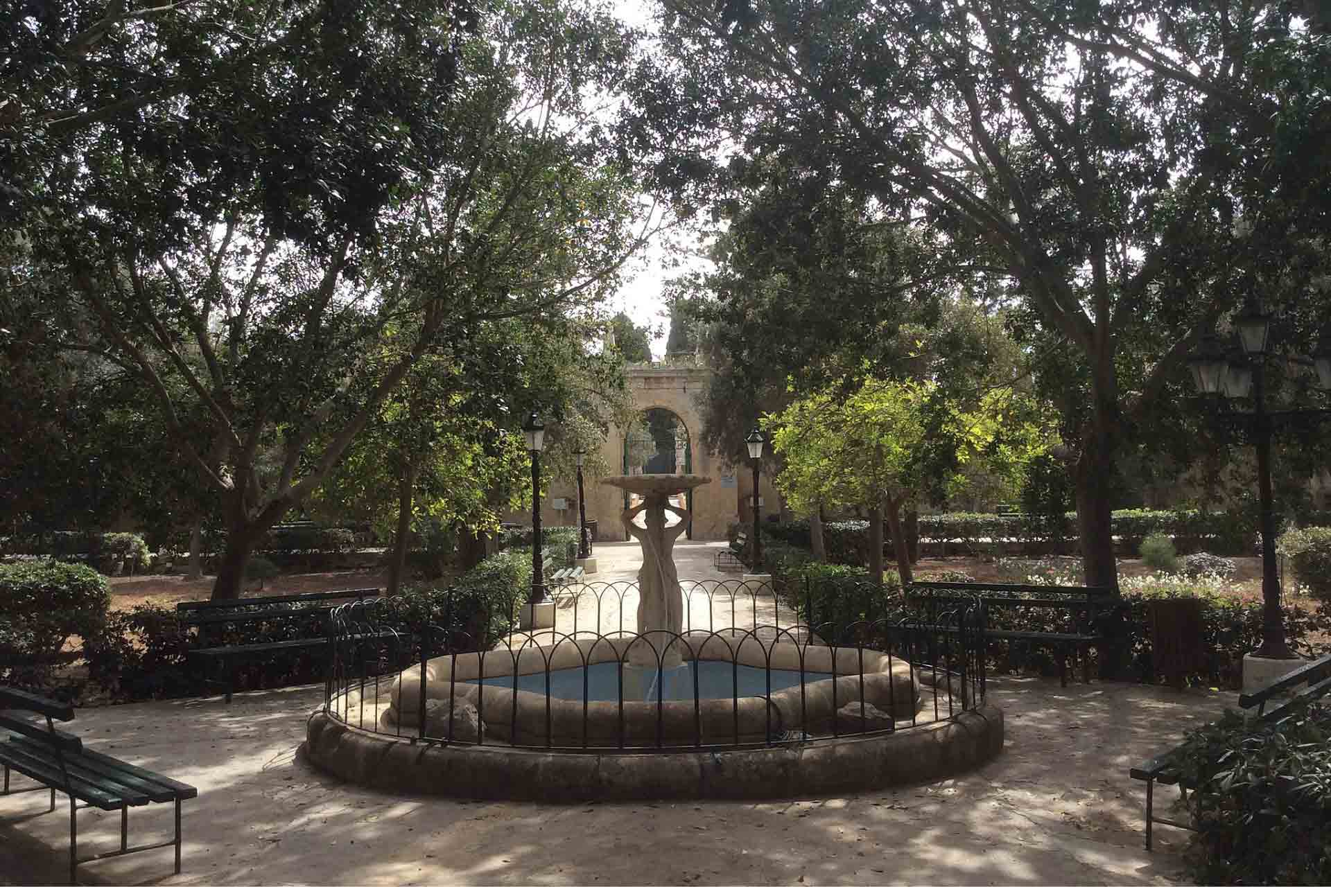fountain in garden Romeo Romano Gardens